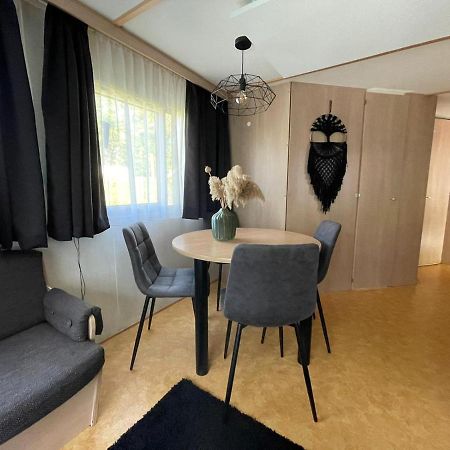 Chalet 'T Rijsterbos Op Camping Met Zwembad! Villa Kültér fotó
