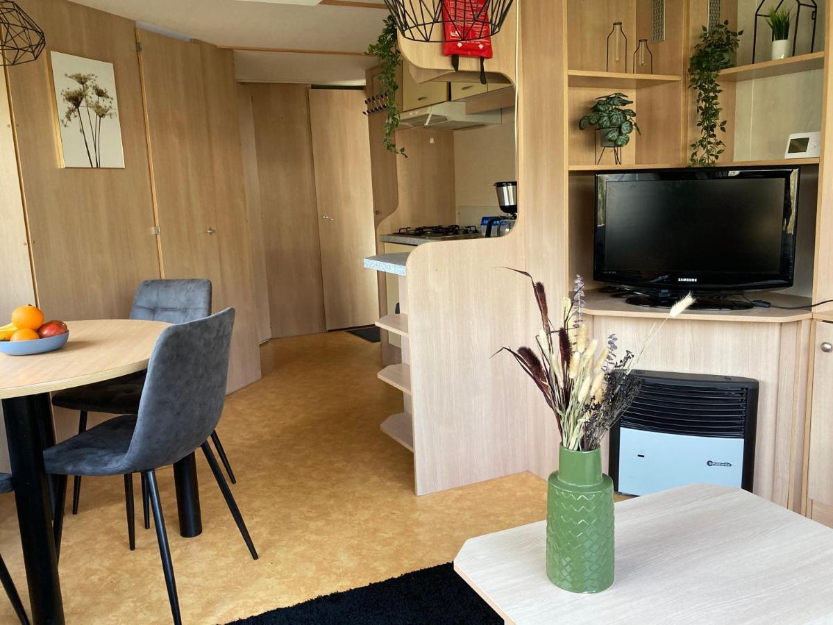 Chalet 'T Rijsterbos Op Camping Met Zwembad! Villa Kültér fotó
