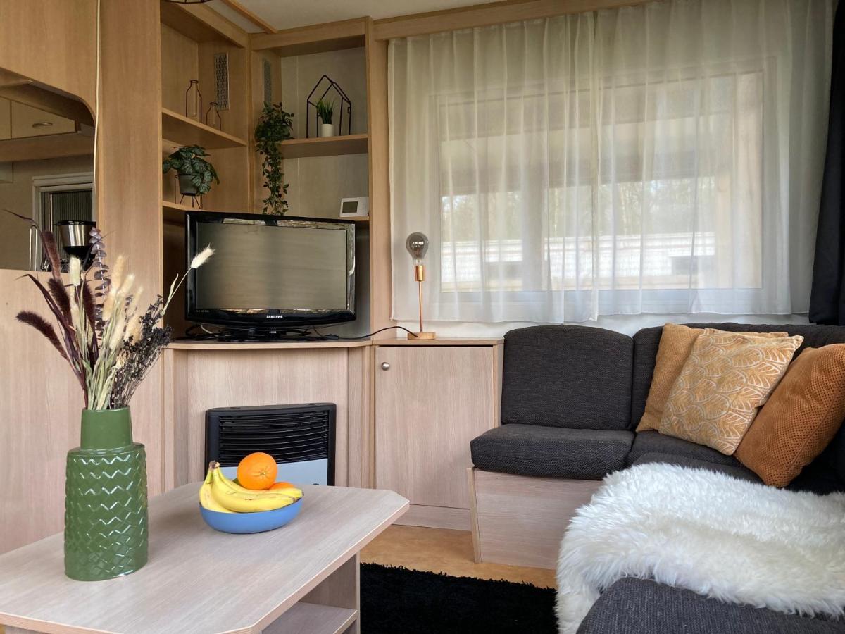 Chalet 'T Rijsterbos Op Camping Met Zwembad! Villa Kültér fotó