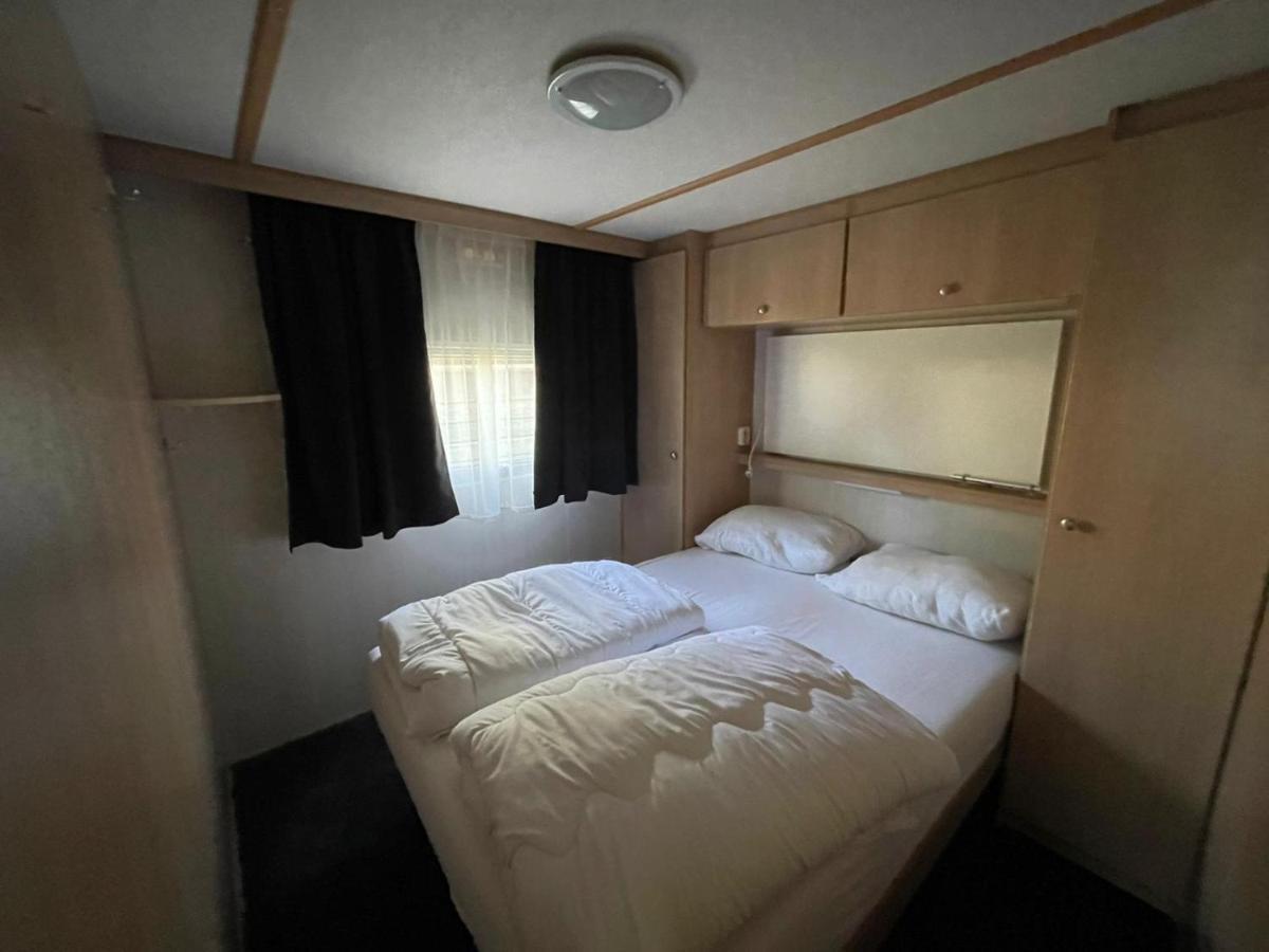 Chalet 'T Rijsterbos Op Camping Met Zwembad! Villa Kültér fotó