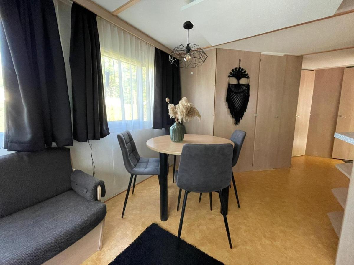 Chalet 'T Rijsterbos Op Camping Met Zwembad! Villa Kültér fotó