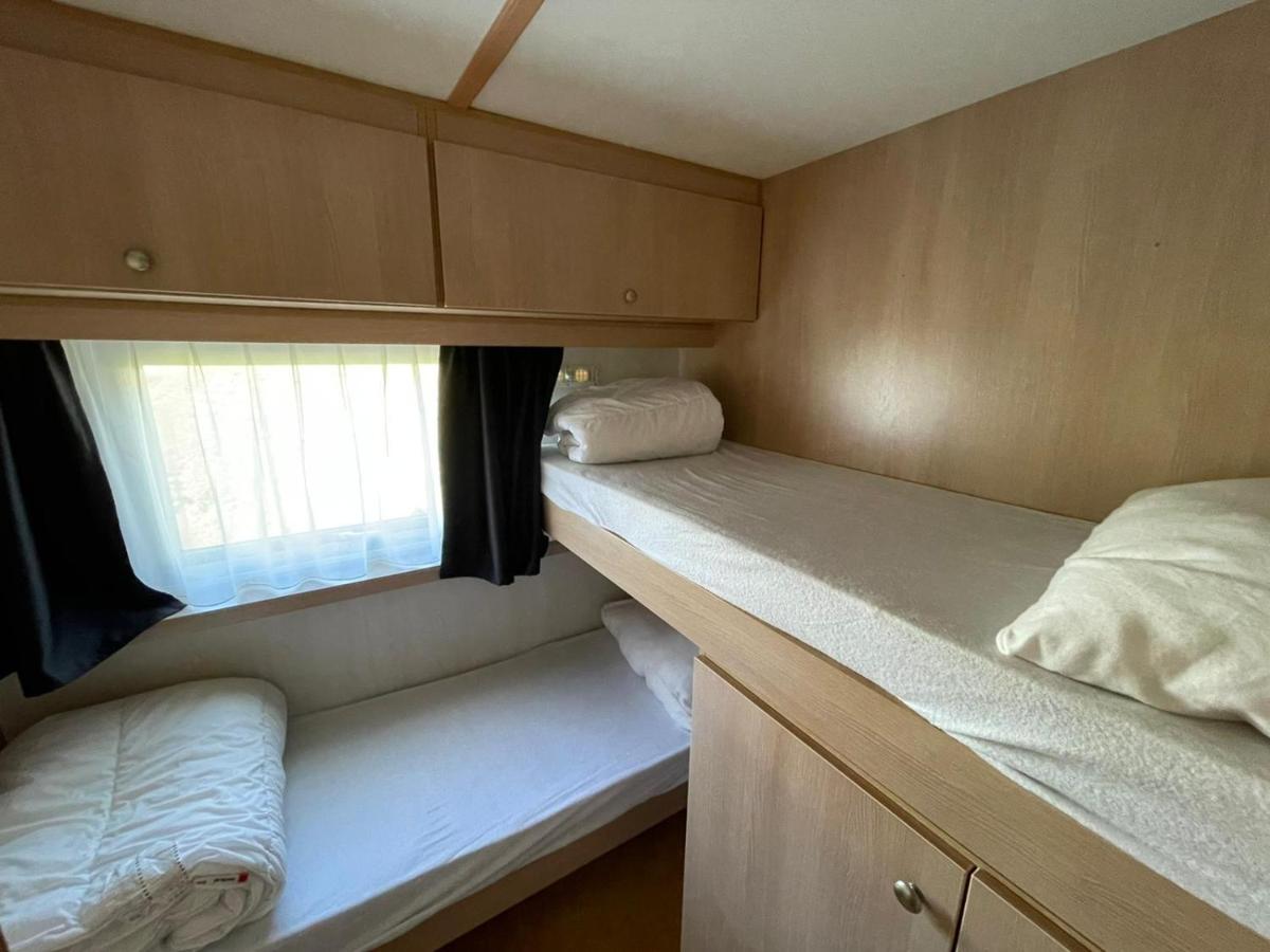 Chalet 'T Rijsterbos Op Camping Met Zwembad! Villa Kültér fotó