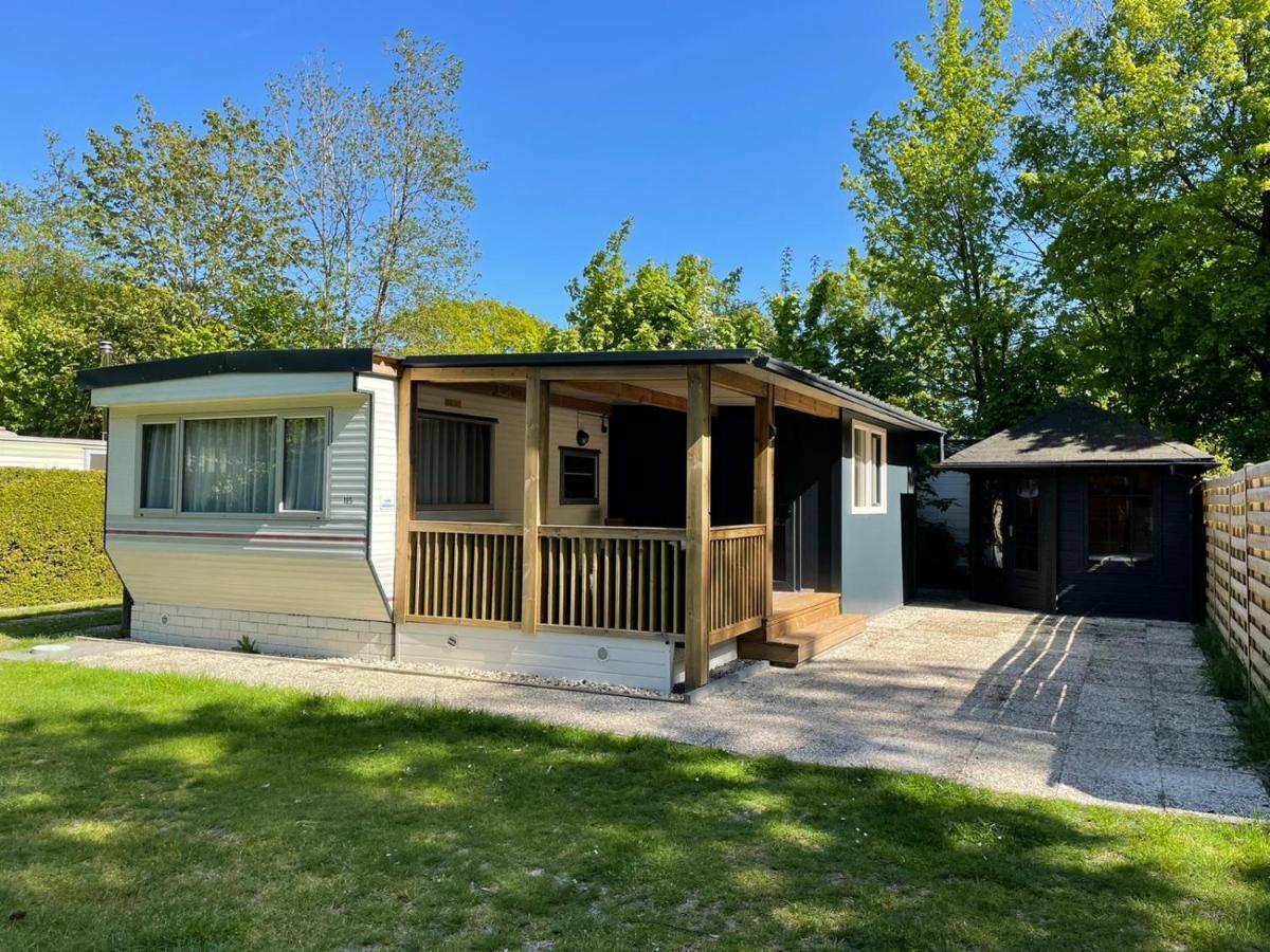 Chalet 'T Rijsterbos Op Camping Met Zwembad! Villa Kültér fotó